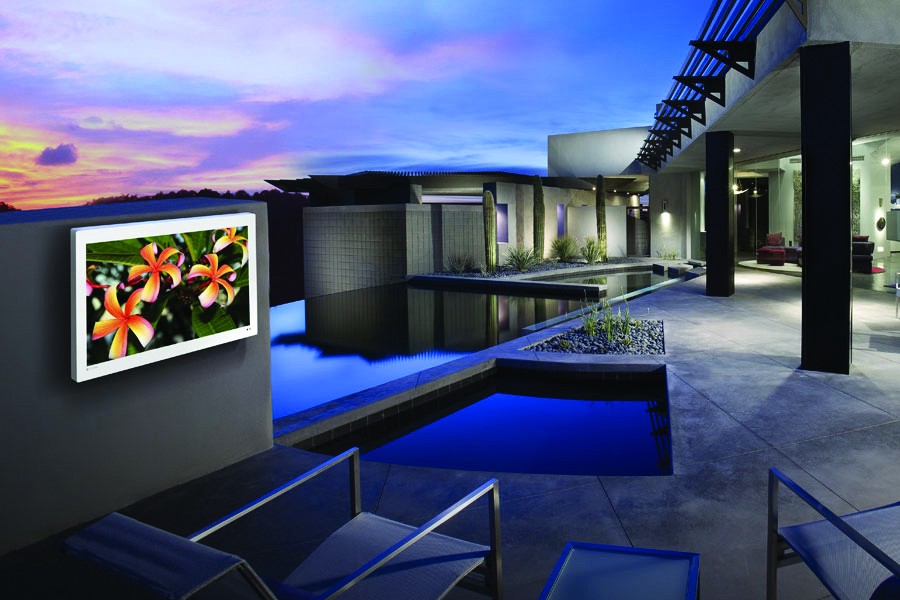 watch-movie-stars-under-the-stars-with-an-outdoor-home-theater